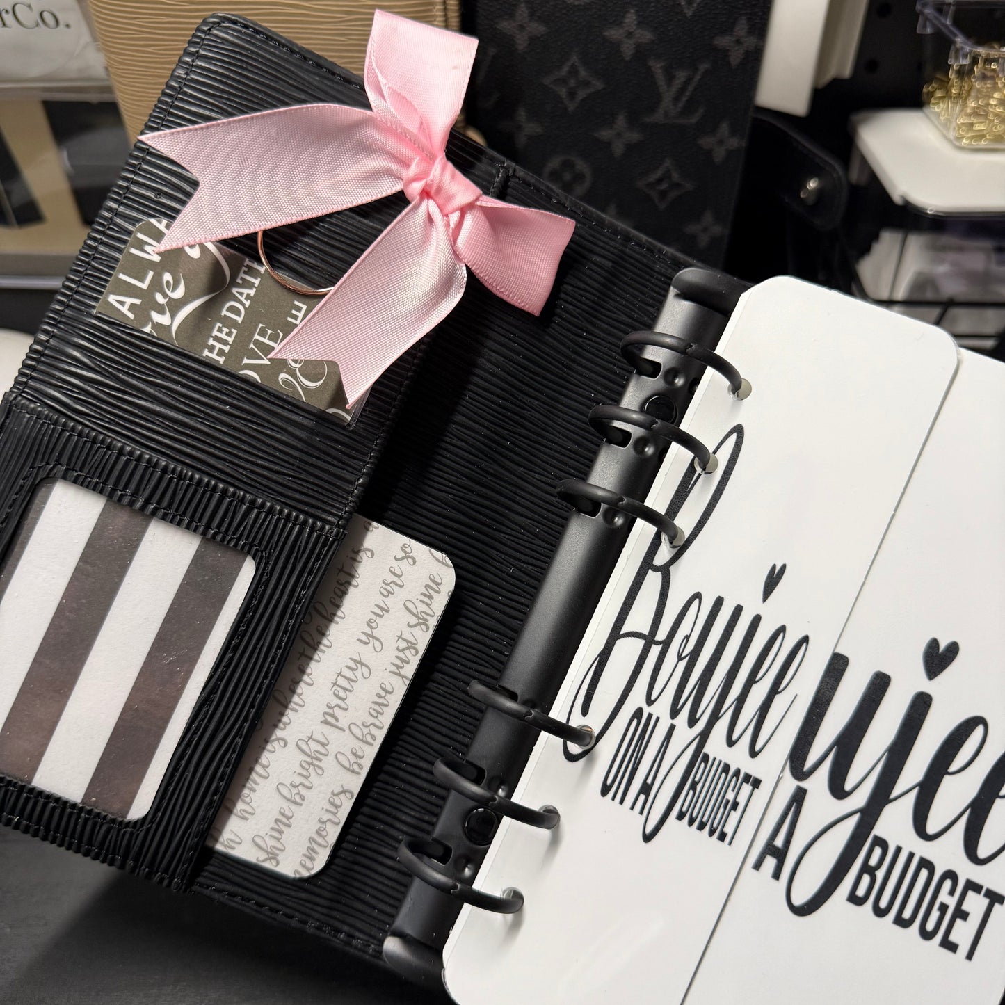 The Halo Noir – A6 Budget Binder | Black Rings | Saffiano Style