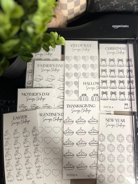 Holiday Savings Tracker Black/white