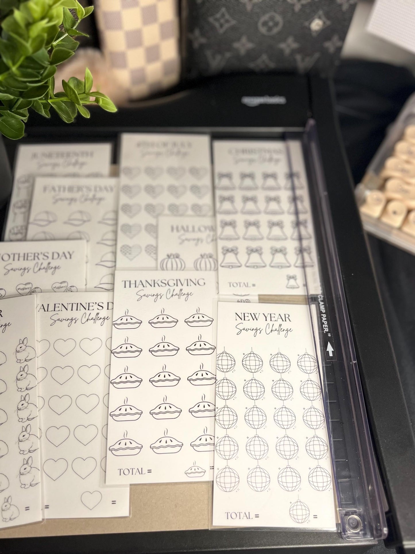 Holiday Savings Tracker Black/white
